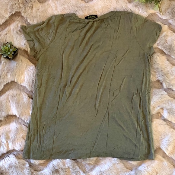 🔴 Army Green T-shirt w/ “Blessed” & Keyhole Neck - Picture 4 of 4